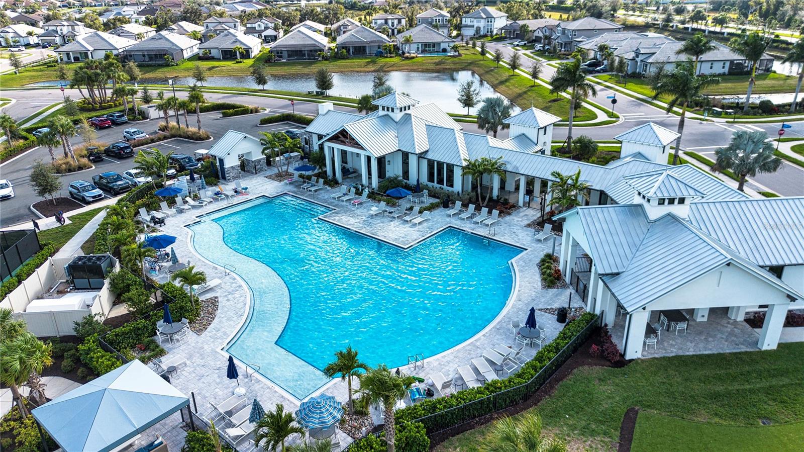 Image 4 of 78 For 16714 Savory Mist Circle