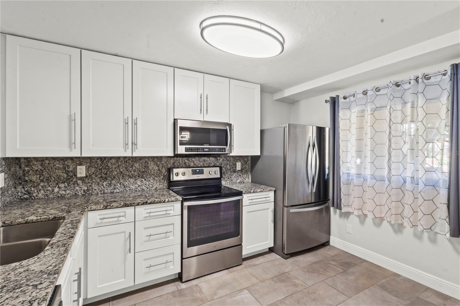 Image 7 of 26 For 5618 Ashton Lake Drive 5618