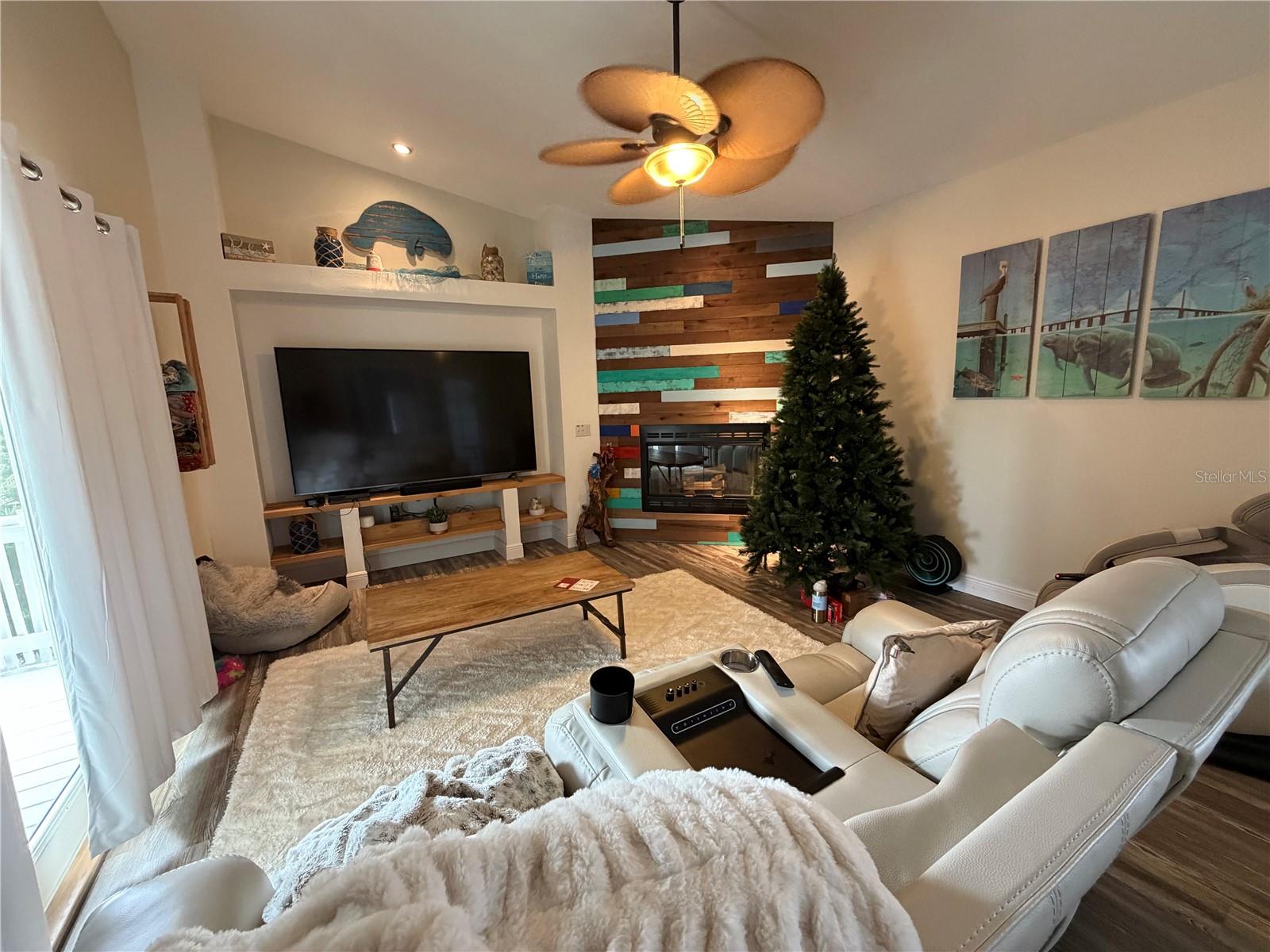 Listing photo id 12 for 508 83rd Street Nw