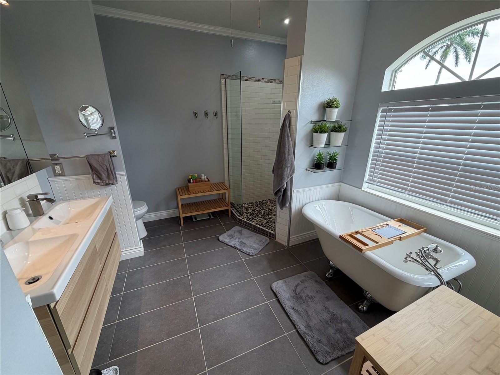 Listing photo id 16 for 508 83rd Street Nw