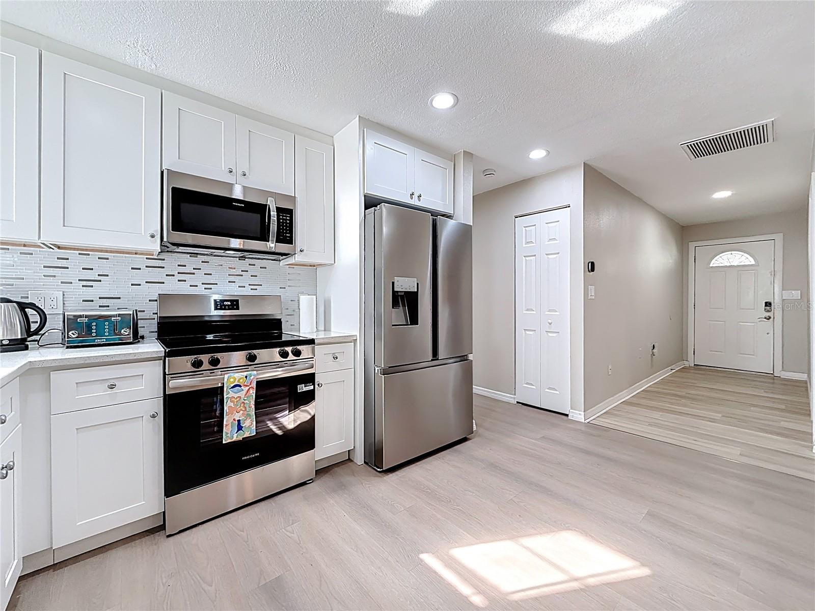 Listing photo id 8 for 13601 Audrey Lane