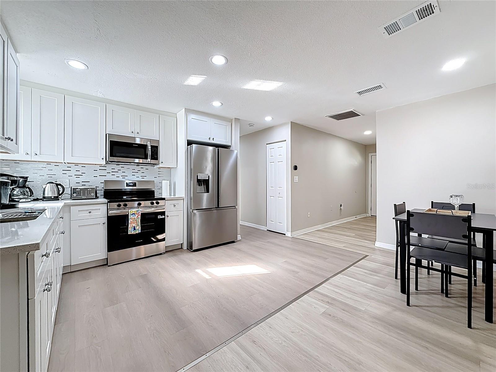 Listing photo id 11 for 13601 Audrey Lane