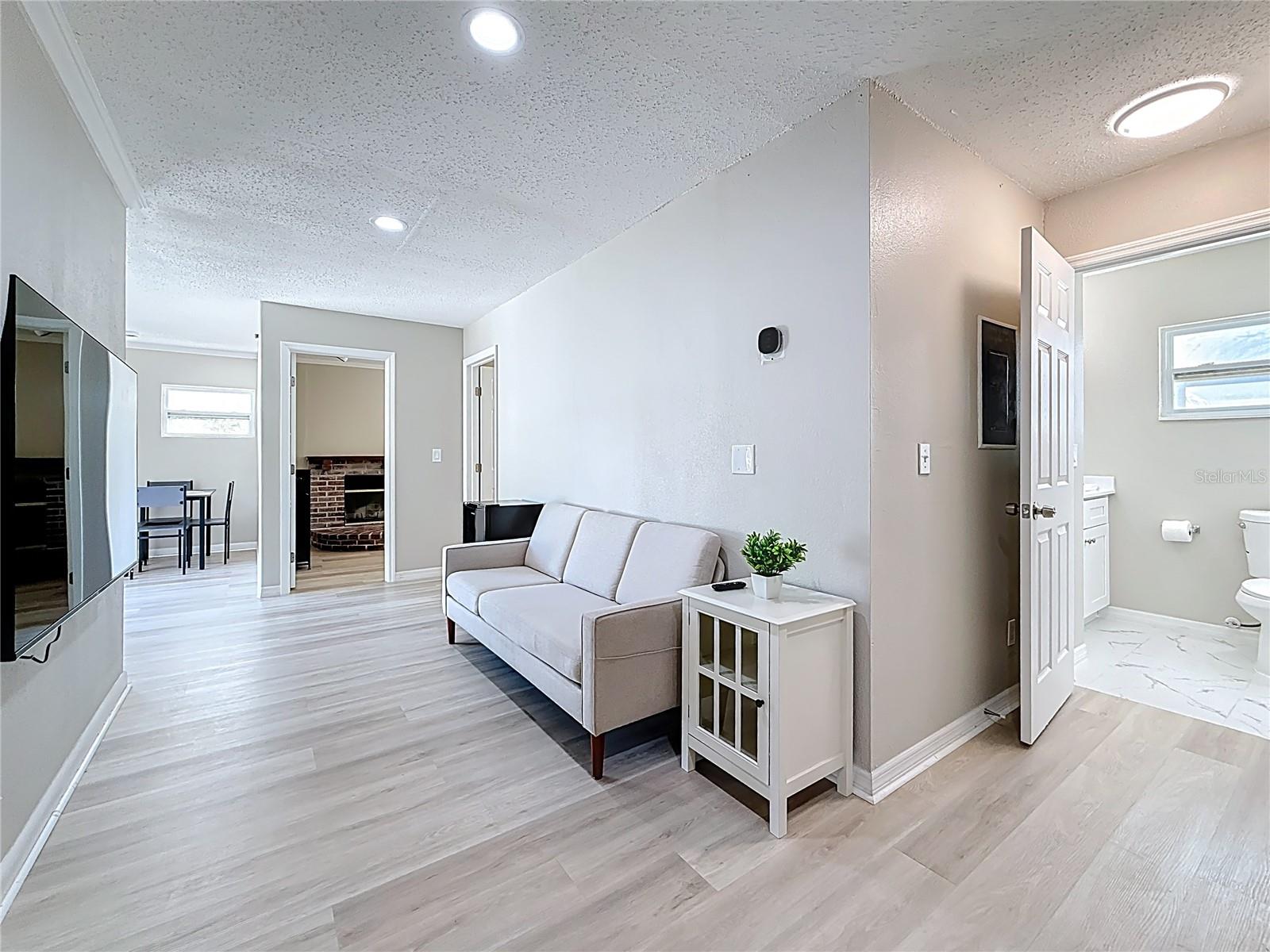 Listing photo id 18 for 13601 Audrey Lane