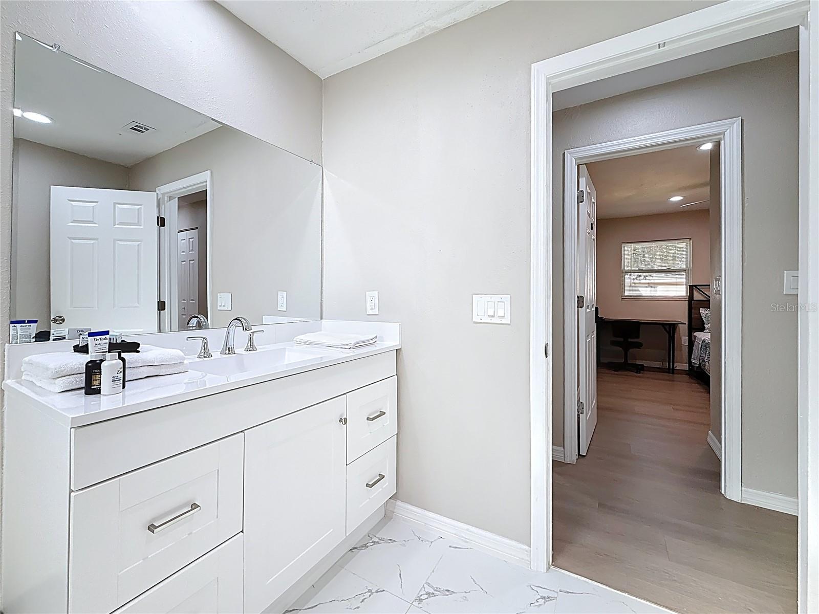 Listing photo id 31 for 13601 Audrey Lane