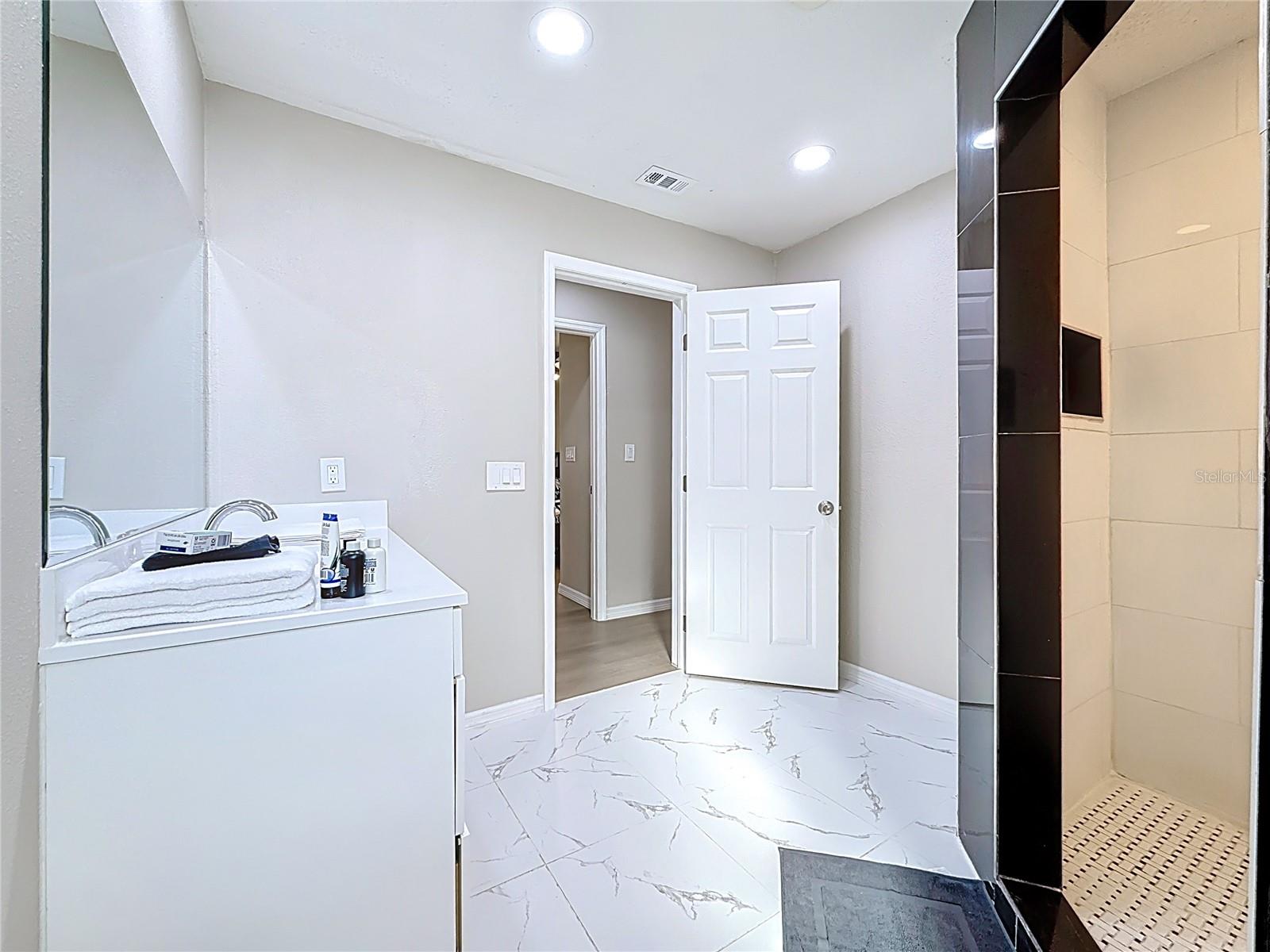 Listing photo id 32 for 13601 Audrey Lane