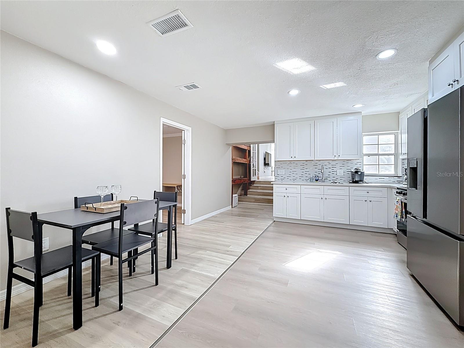 Listing photo id 2 for 13601 Audrey Lane