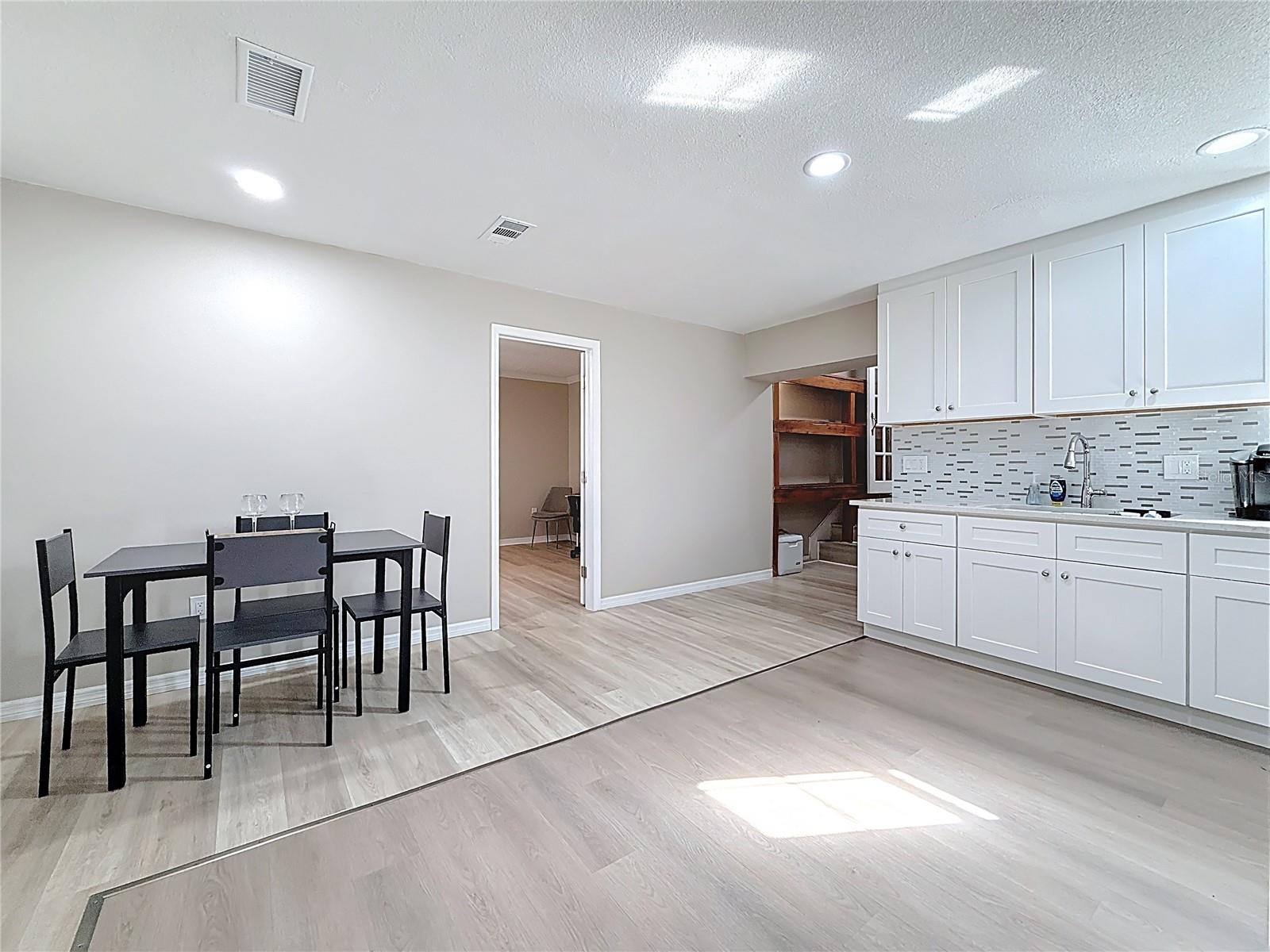 Listing photo id 3 for 13601 Audrey Lane