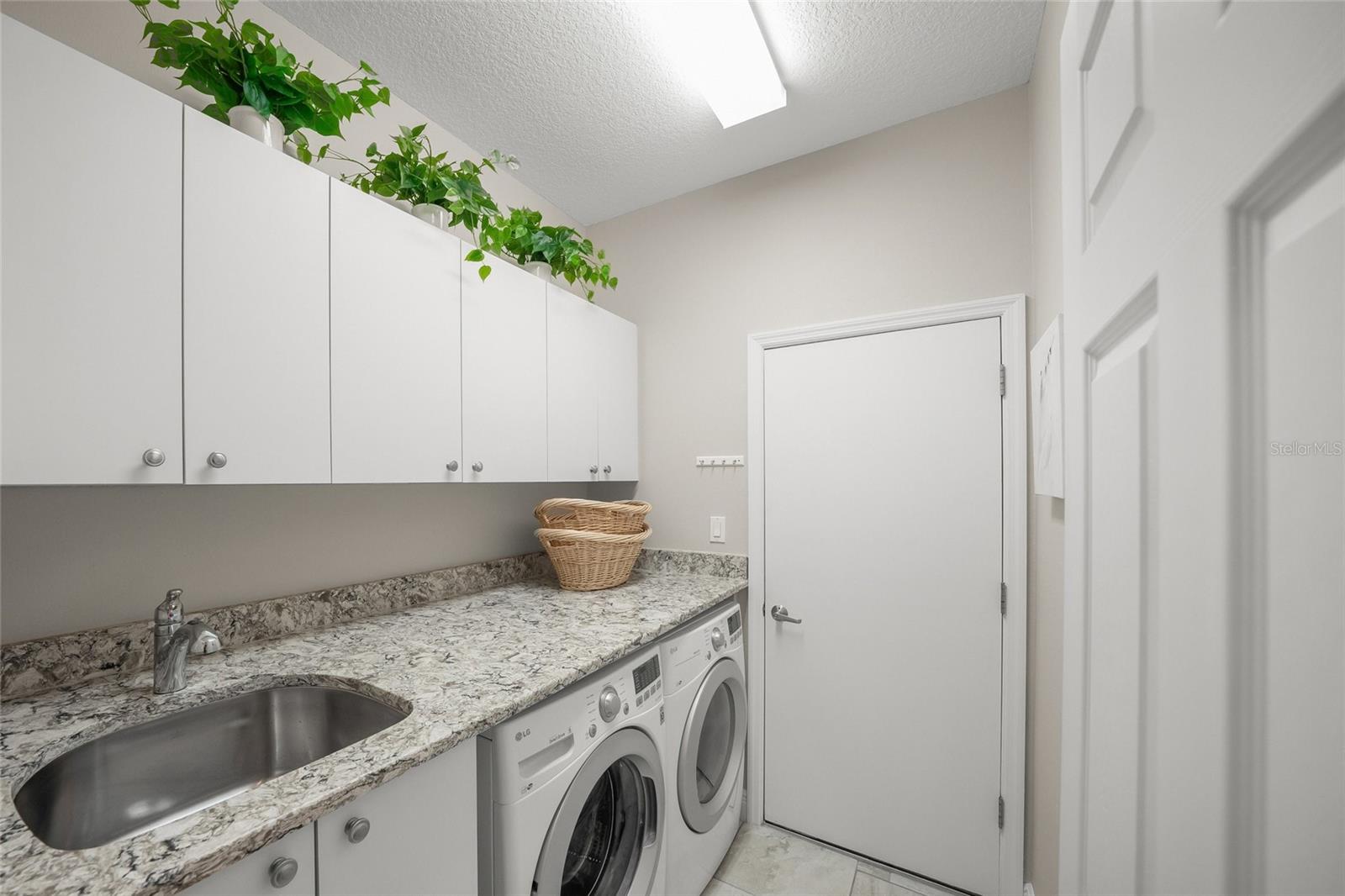 Image 56 of 66 For 1303 Thornapple Drive