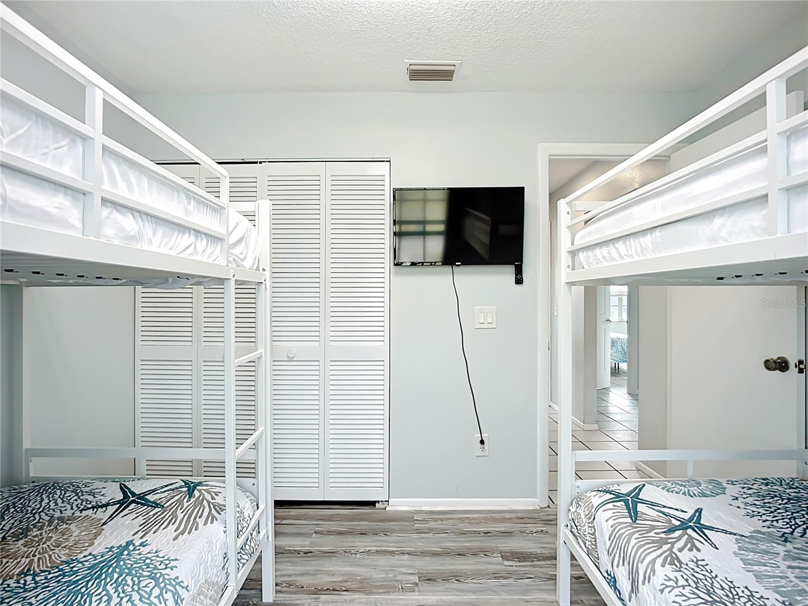 Image 18 of 45 For 5638 25th Street Circle E