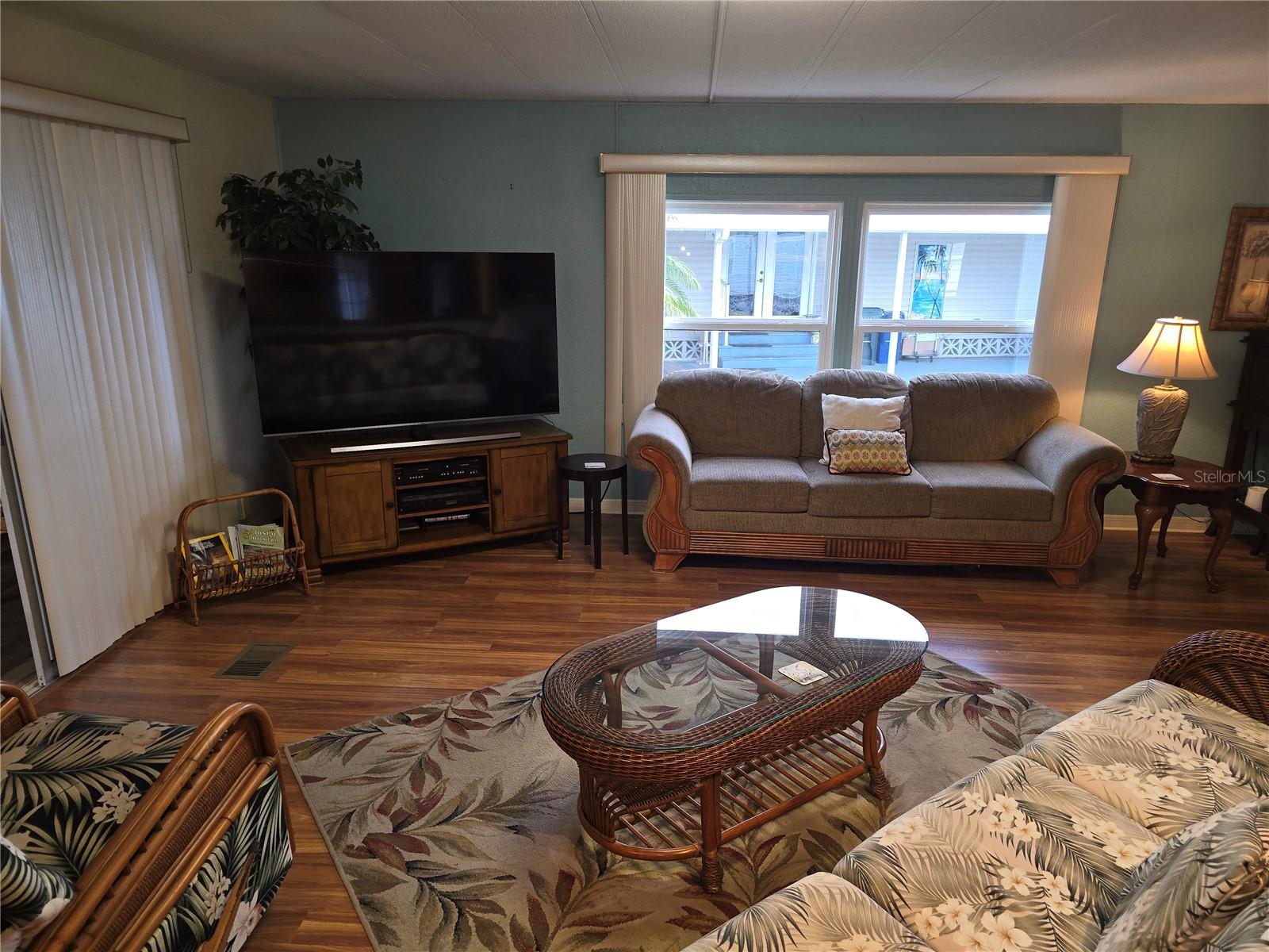 Image 11 of 31 For 6 Botany Bay Circle