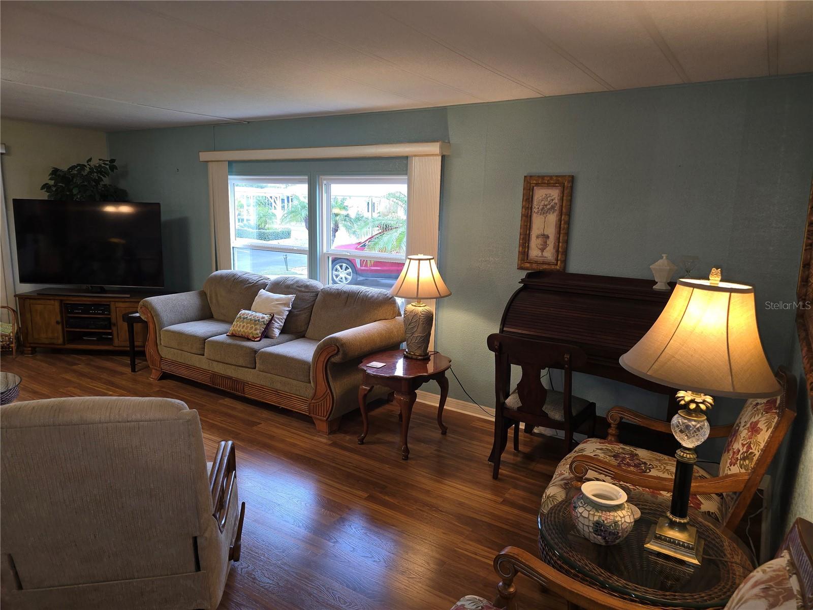 Image 17 of 31 For 6 Botany Bay Circle