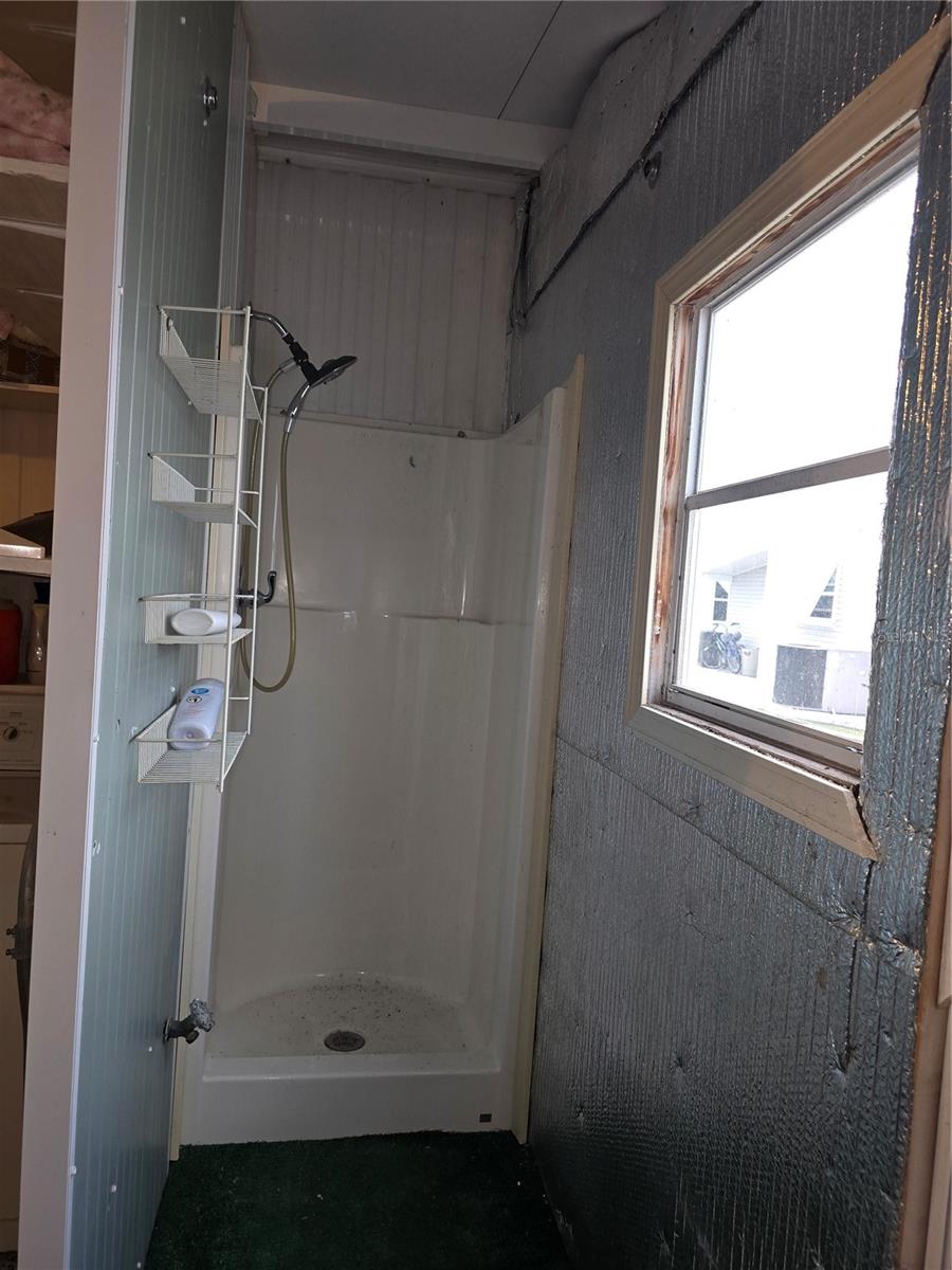 Image 25 of 31 For 6 Botany Bay Circle