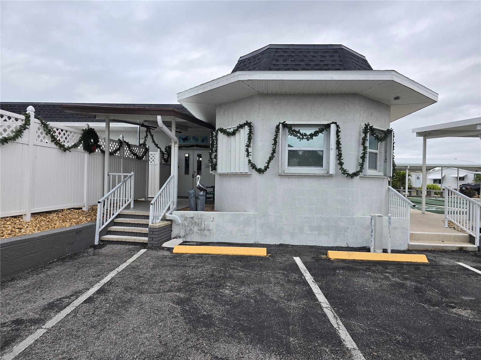 Image 27 of 31 For 6 Botany Bay Circle