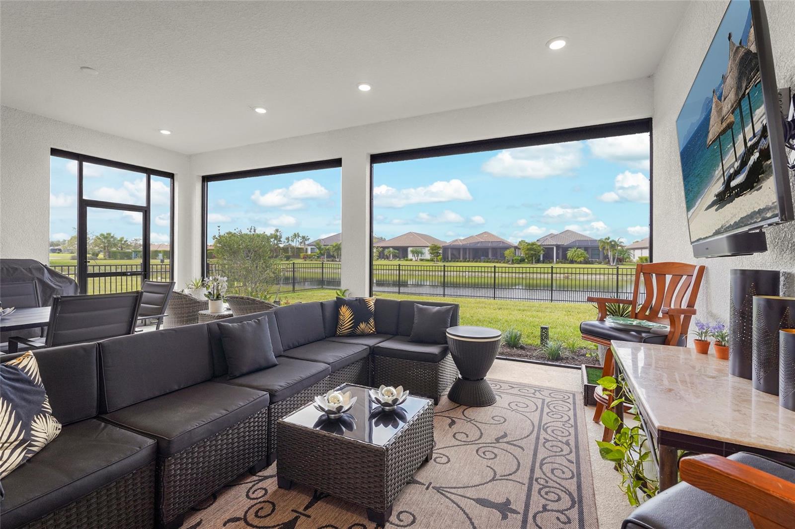 Image 17 of 25 For 6145 Grandview Hill Court