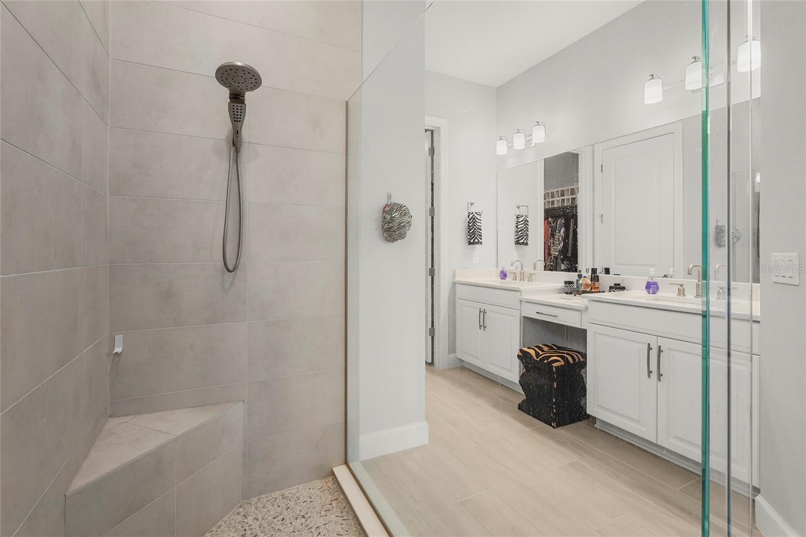 Image 7 of 25 For 6145 Grandview Hill Court