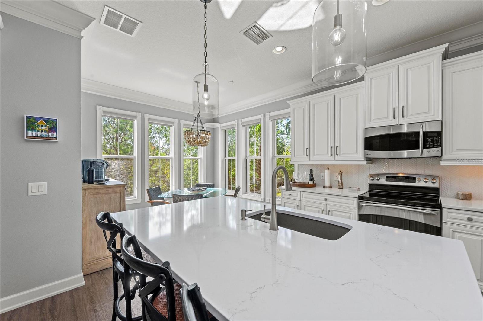 Image 17 of 99 For 275 Sapphire Lake Drive 101