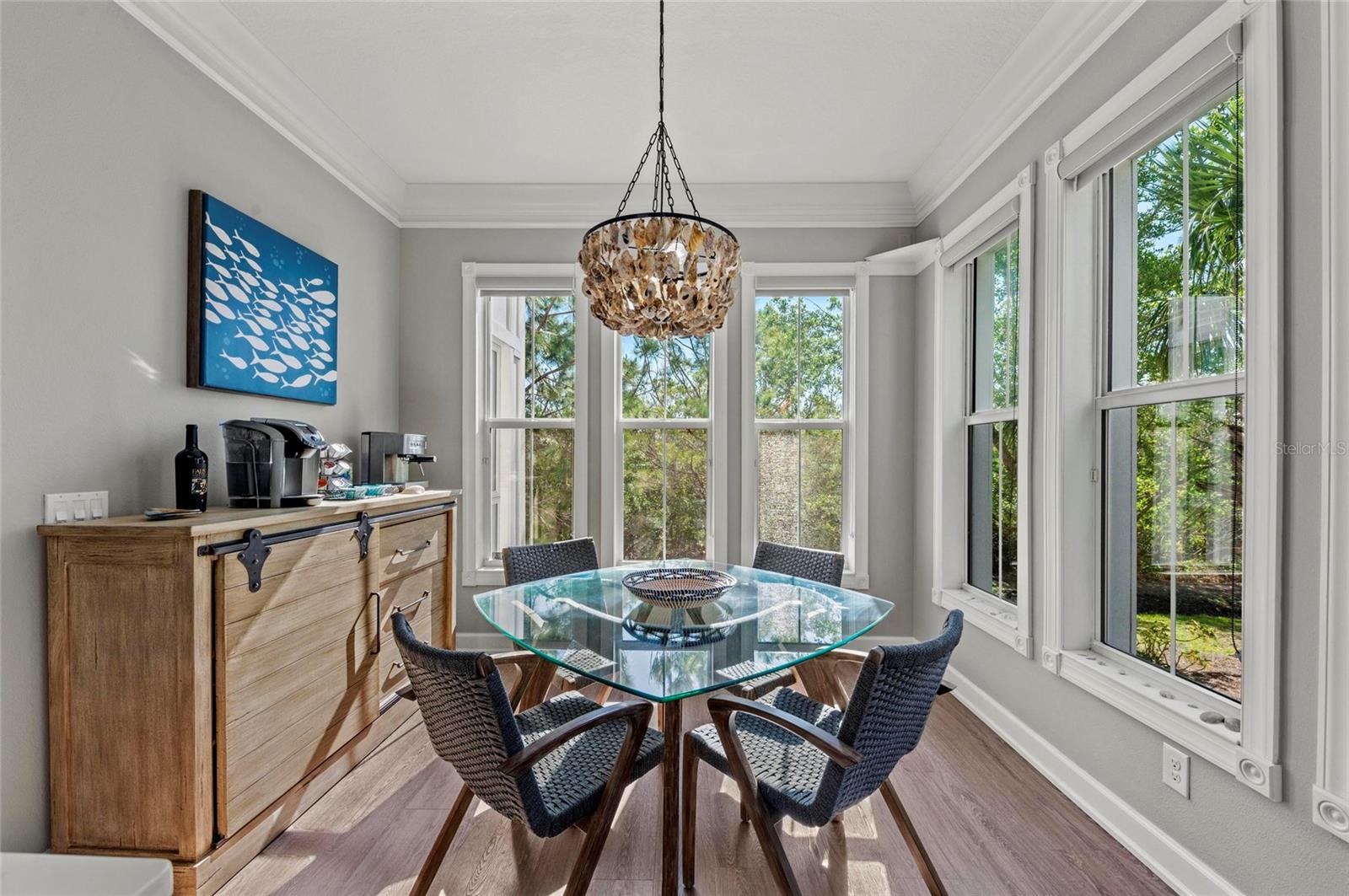 Image 20 of 99 For 275 Sapphire Lake Drive 101