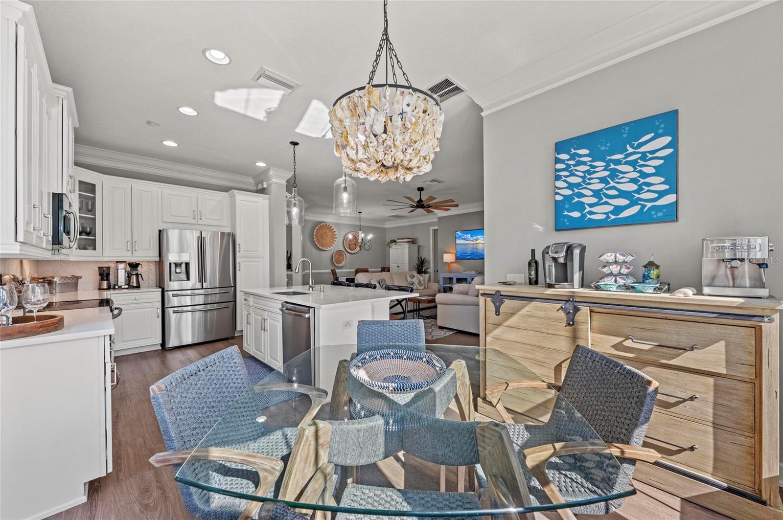 Image 21 of 99 For 275 Sapphire Lake Drive 101