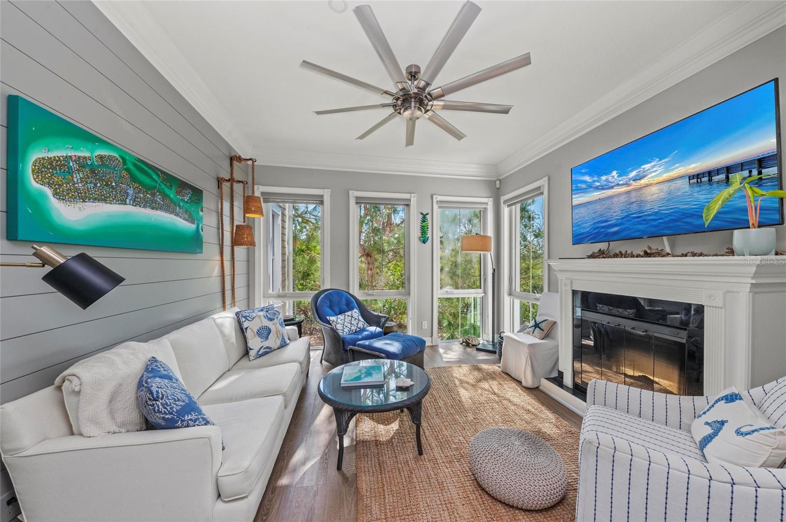 Image 22 of 99 For 275 Sapphire Lake Drive 101