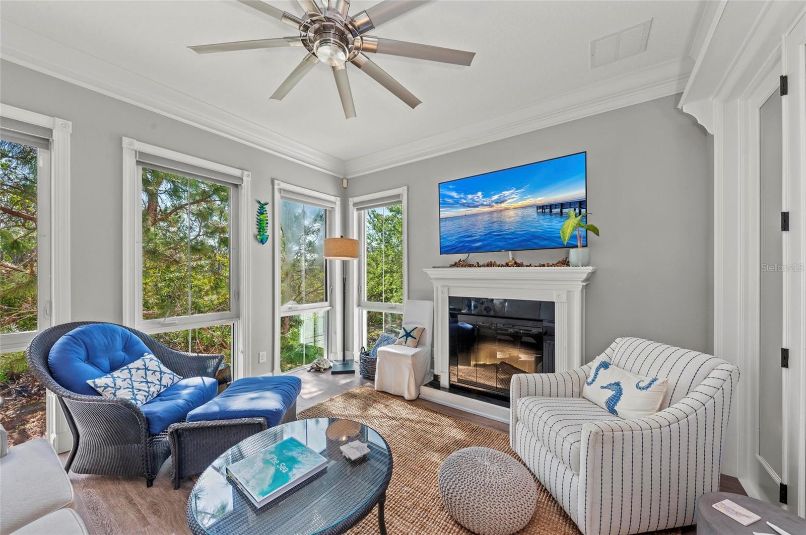 Image 23 of 99 For 275 Sapphire Lake Drive 101