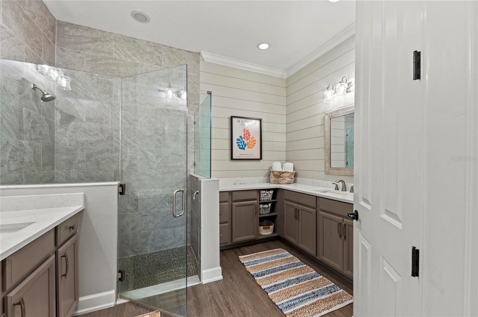 Image 28 of 99 For 275 Sapphire Lake Drive 101