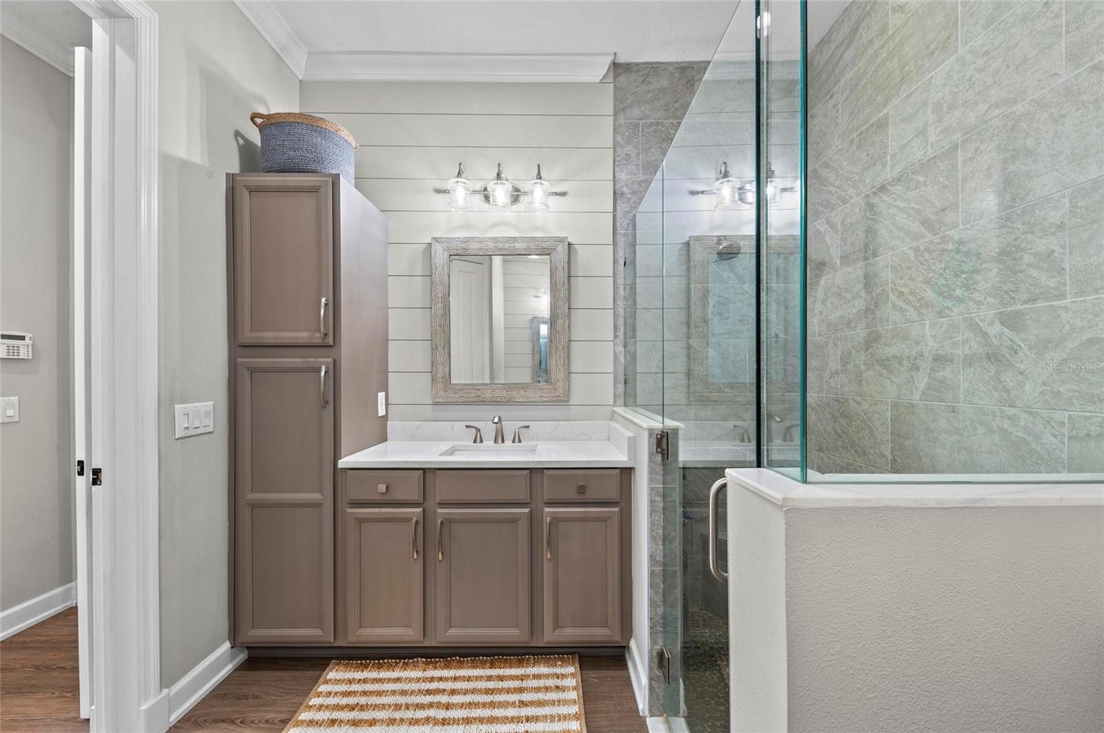 Image 31 of 99 For 275 Sapphire Lake Drive 101