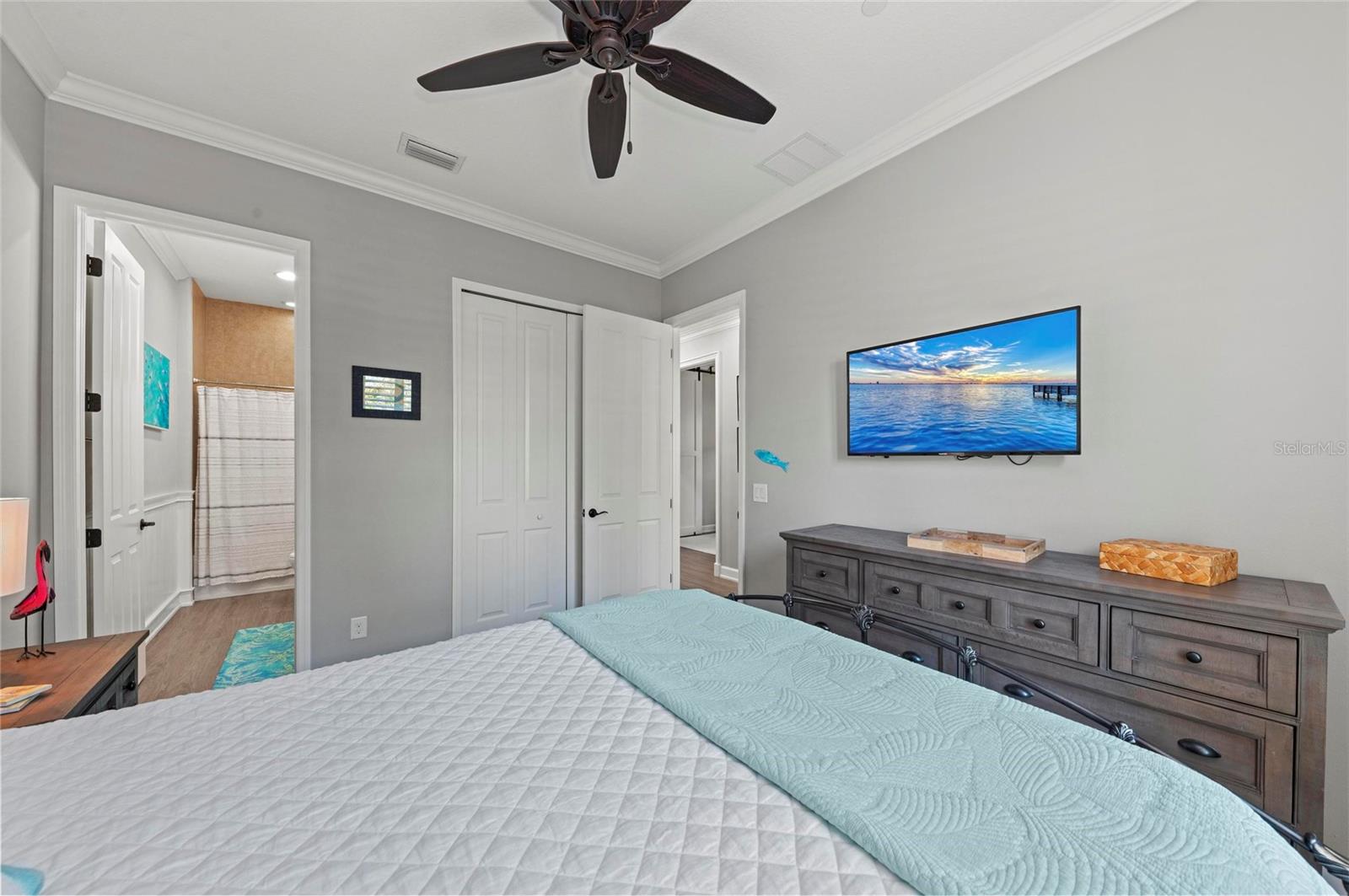 Image 36 of 99 For 275 Sapphire Lake Drive 101