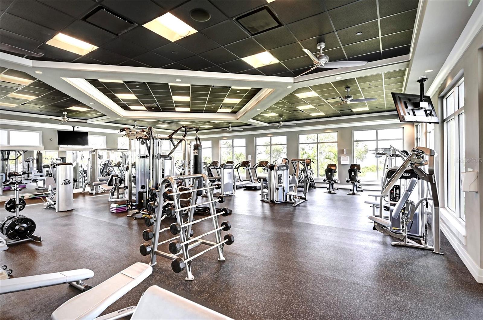 Image 61 of 99 For 275 Sapphire Lake Drive 101