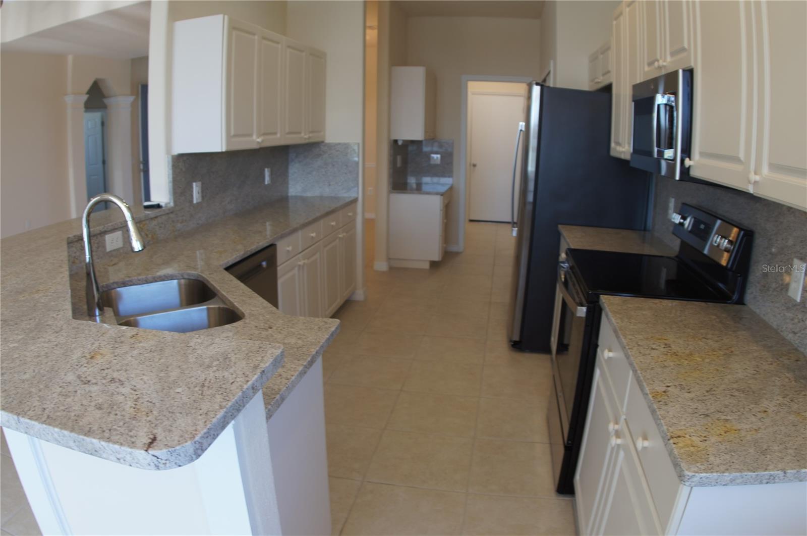 Image 28 of 30 For 2 Windward Place