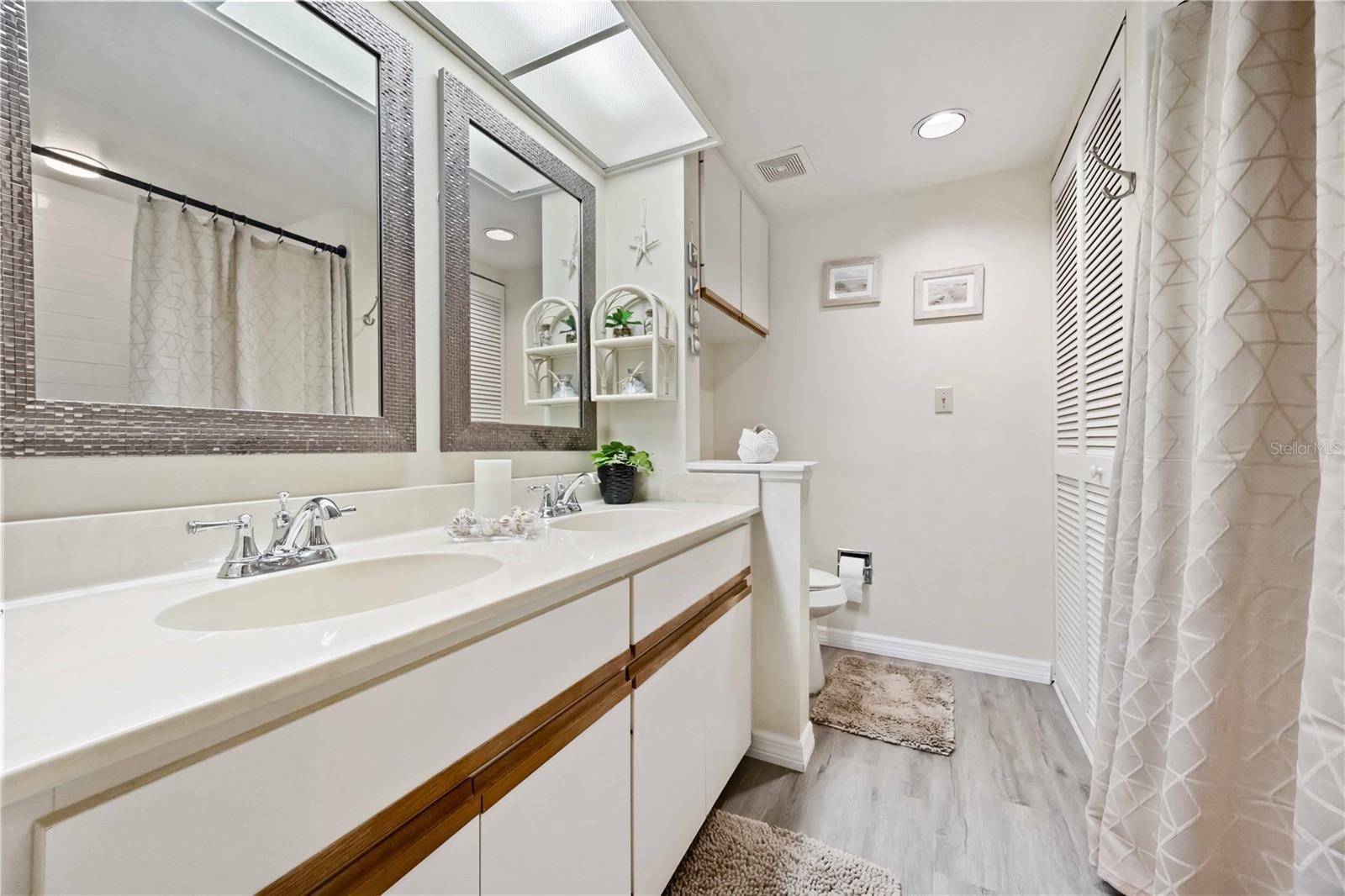 Image 29 of 65 For 433 Cerromar Lane 440