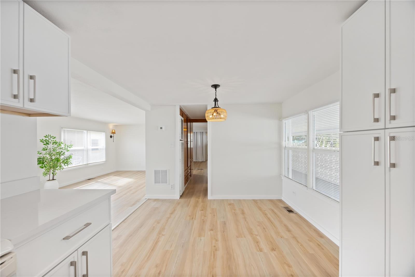 Image 10 of 39 For 1221 41st Avenue E