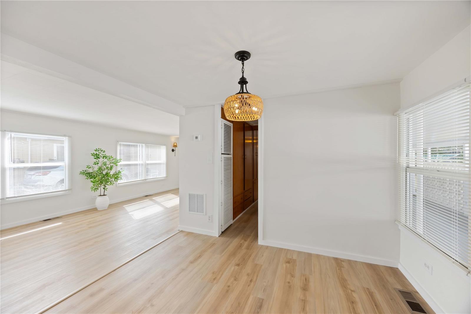 Image 11 of 39 For 1221 41st Avenue E