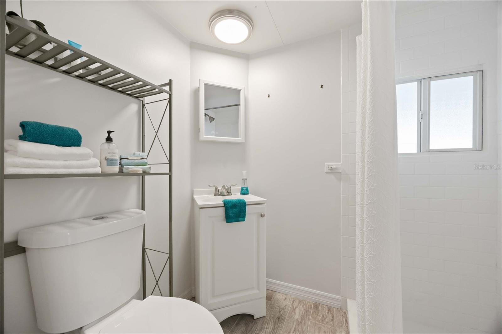 Image 13 of 39 For 1221 41st Avenue E