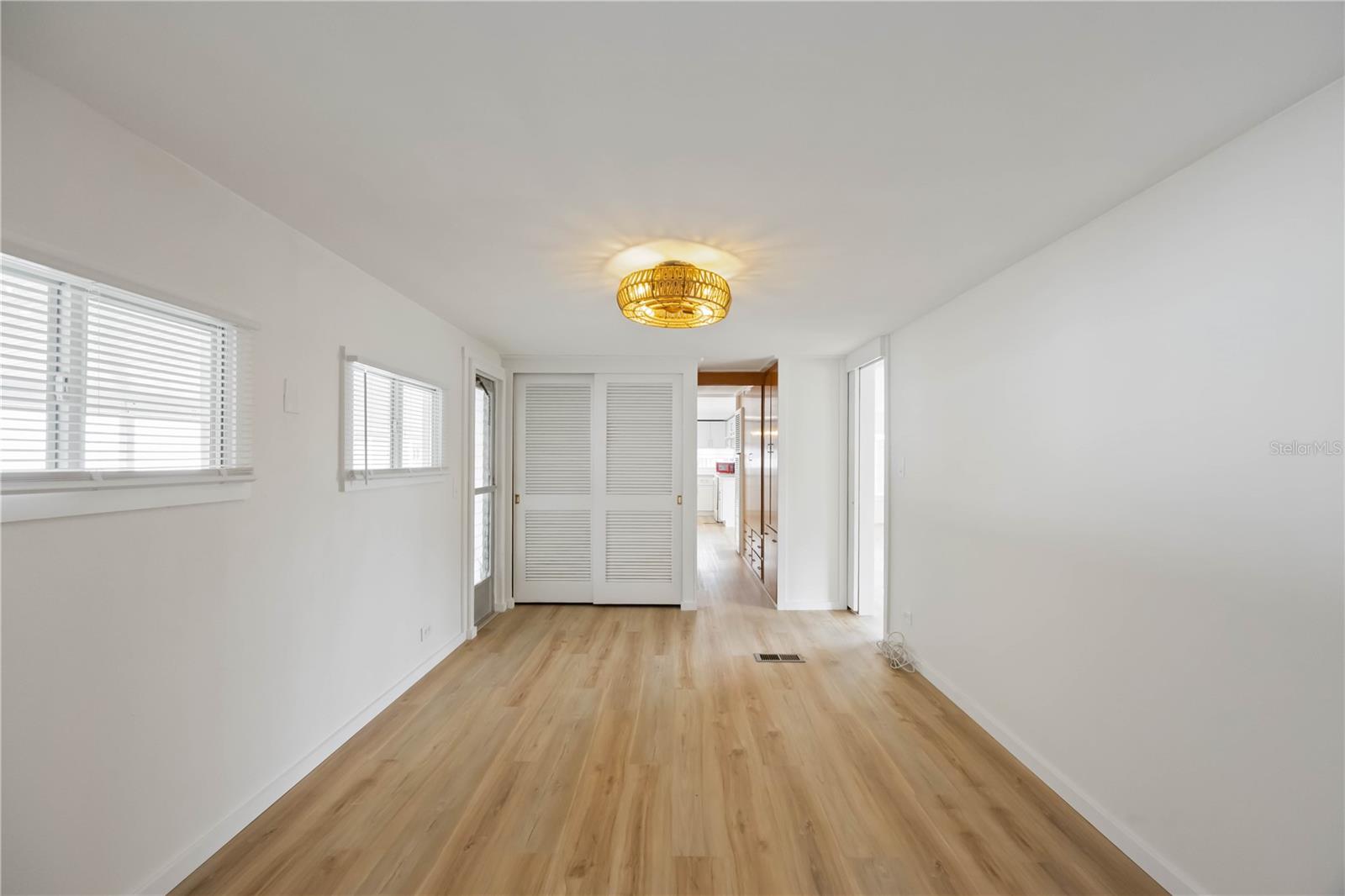 Image 17 of 39 For 1221 41st Avenue E