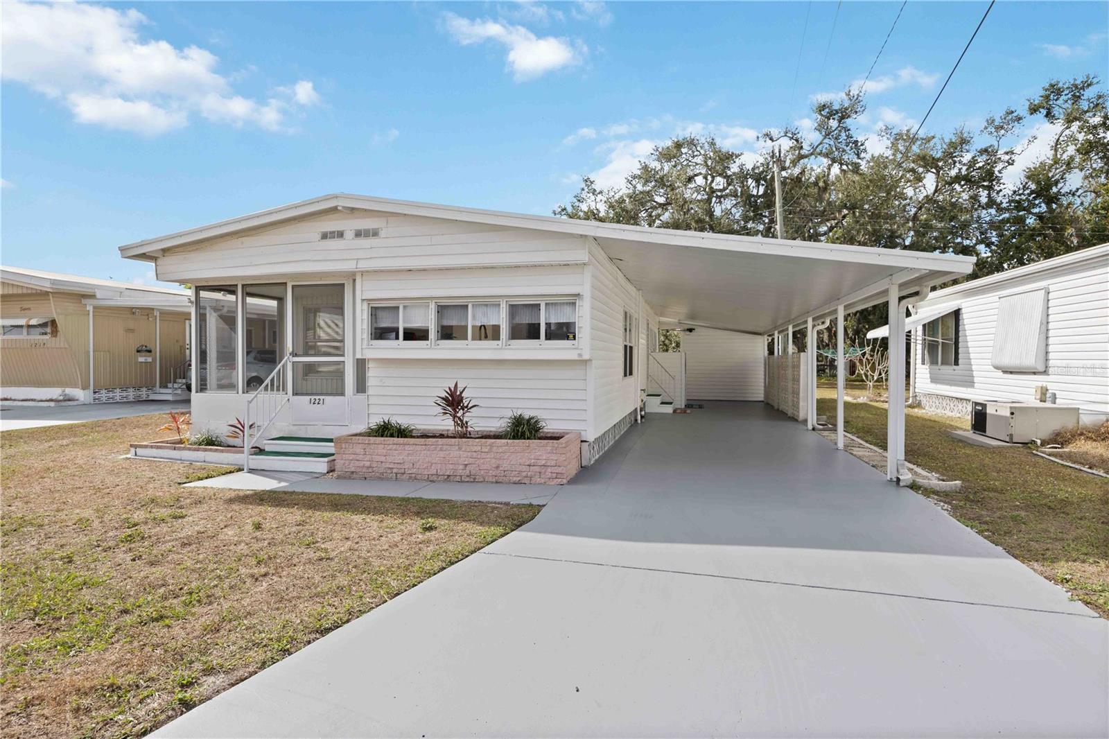 Image 2 of 39 For 1221 41st Avenue E