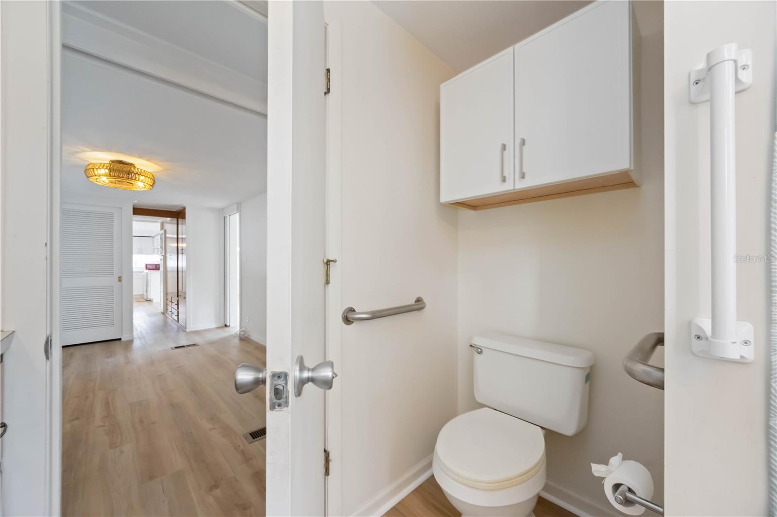 Image 20 of 39 For 1221 41st Avenue E