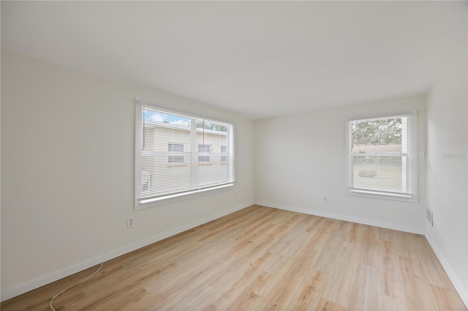 Image 21 of 39 For 1221 41st Avenue E