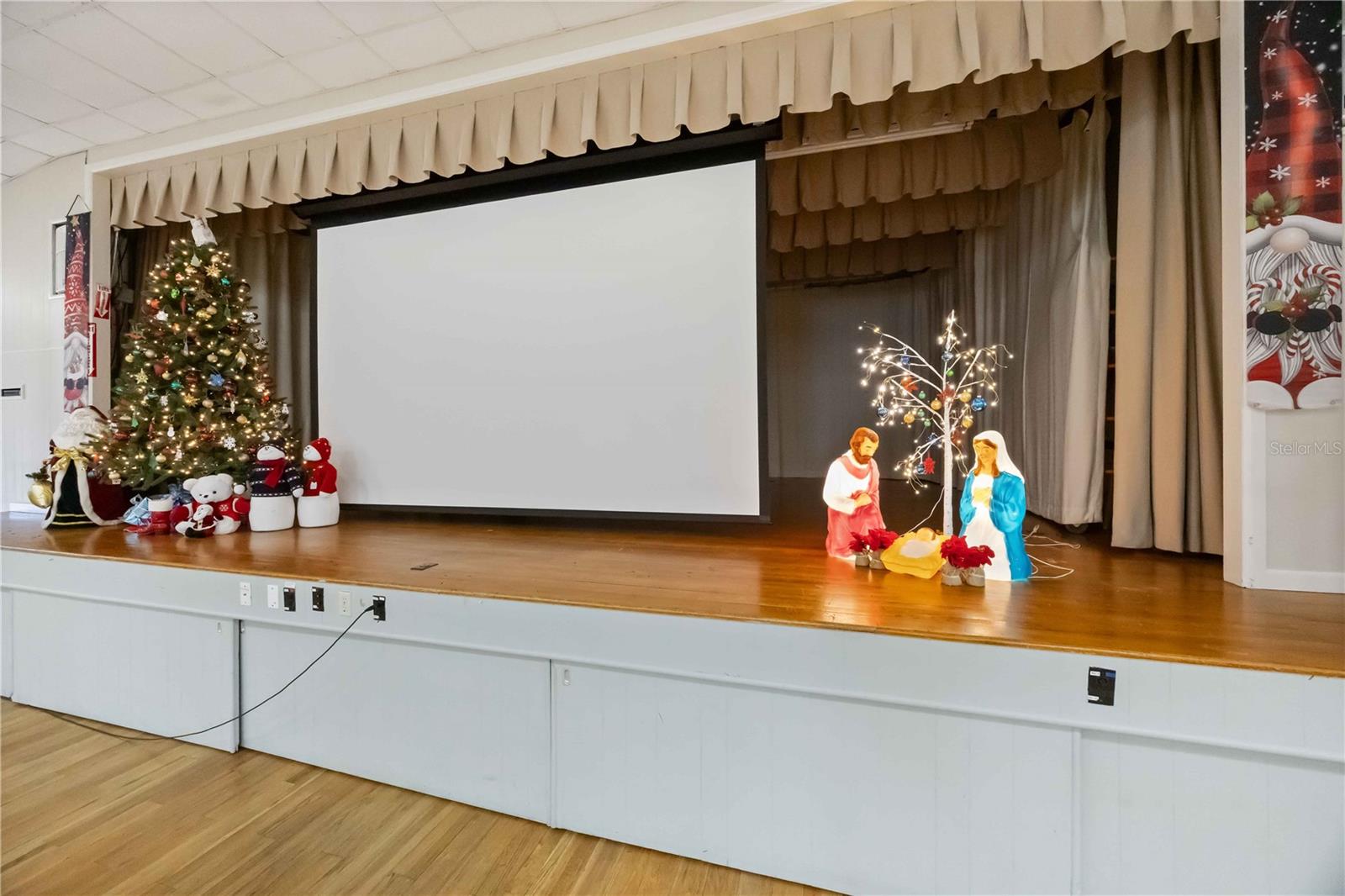 Image 31 of 39 For 1221 41st Avenue E