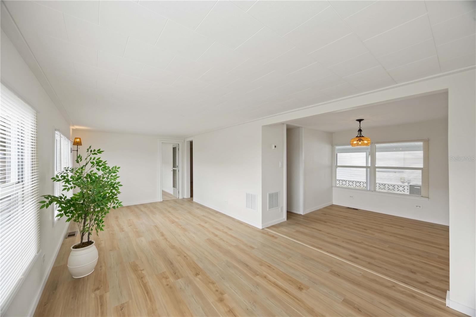 Image 4 of 39 For 1221 41st Avenue E