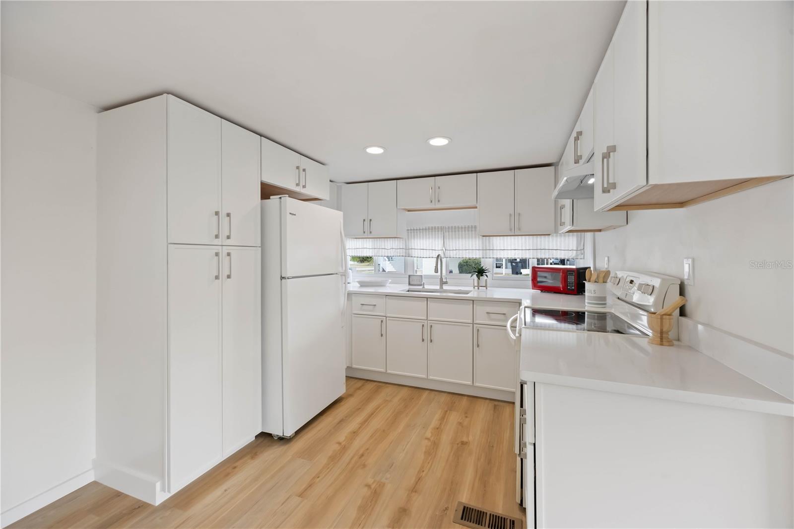 Image 8 of 39 For 1221 41st Avenue E