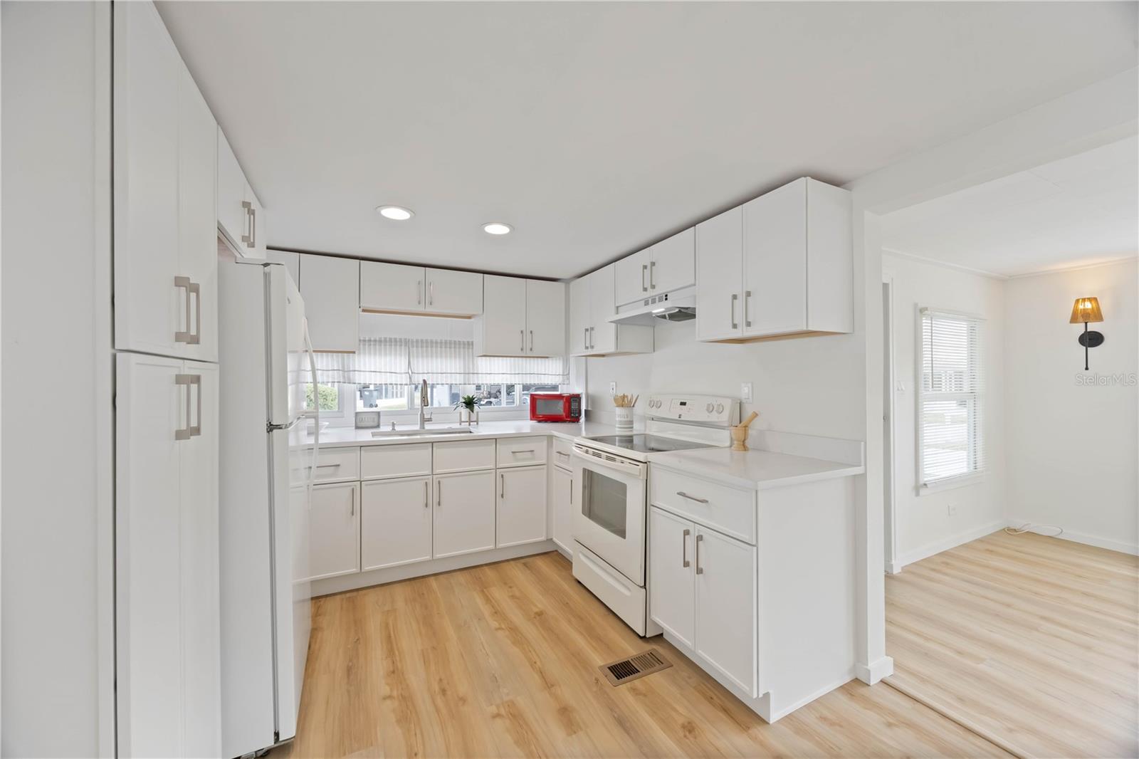 Image 9 of 39 For 1221 41st Avenue E