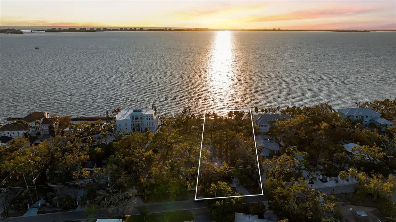 Image 2 of 4 For 2046 Alameda Avenue