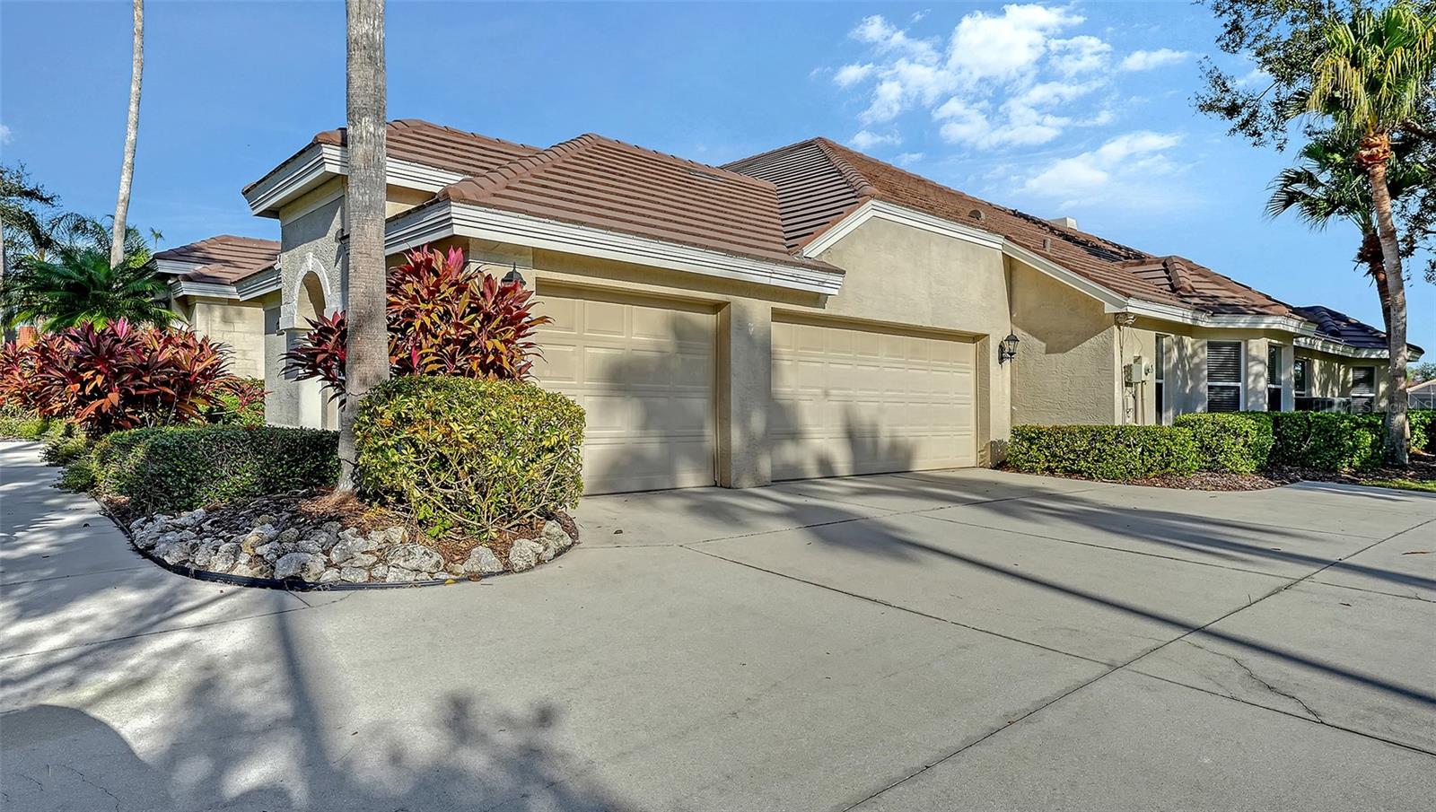 Image 15 of 99 For 10084 Cherry Hills Ave Cir