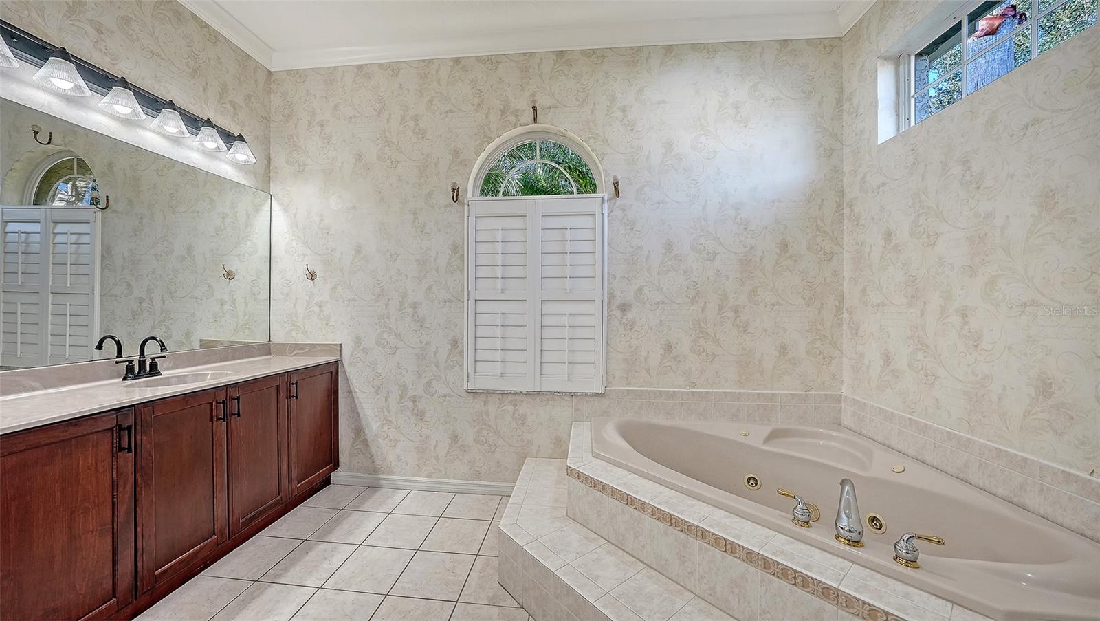 Image 19 of 99 For 10084 Cherry Hills Ave Cir