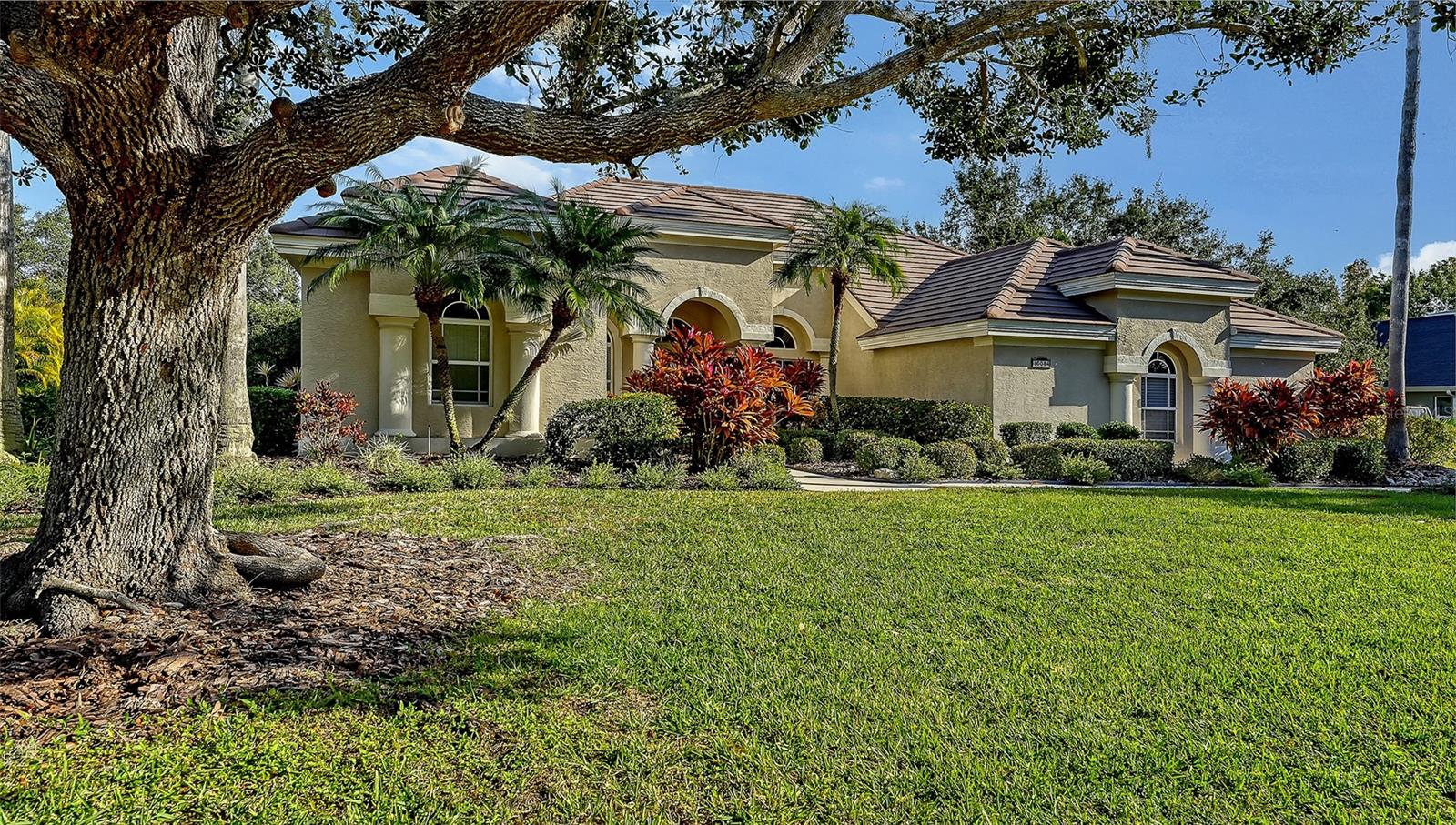 Image 8 of 99 For 10084 Cherry Hills Ave Cir