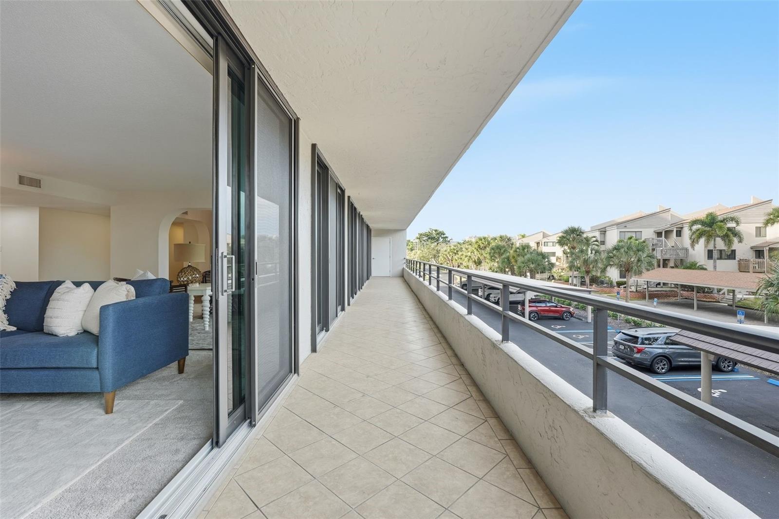 Image 10 of 58 For 6415 Midnight Pass Road 211