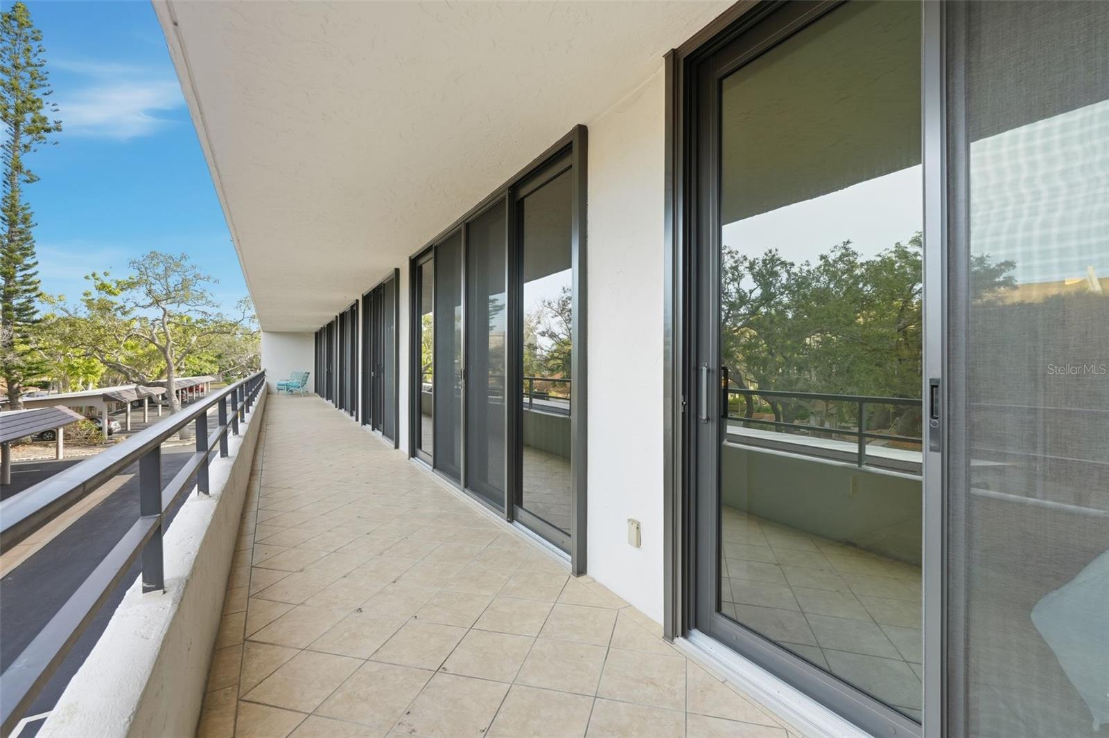 Image 11 of 58 For 6415 Midnight Pass Road 211