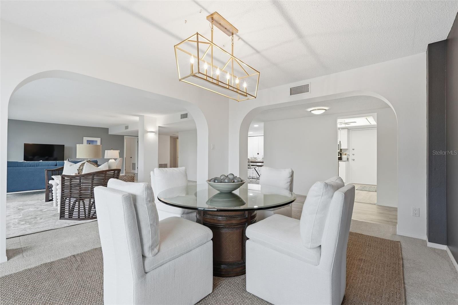 Image 14 of 58 For 6415 Midnight Pass Road 211