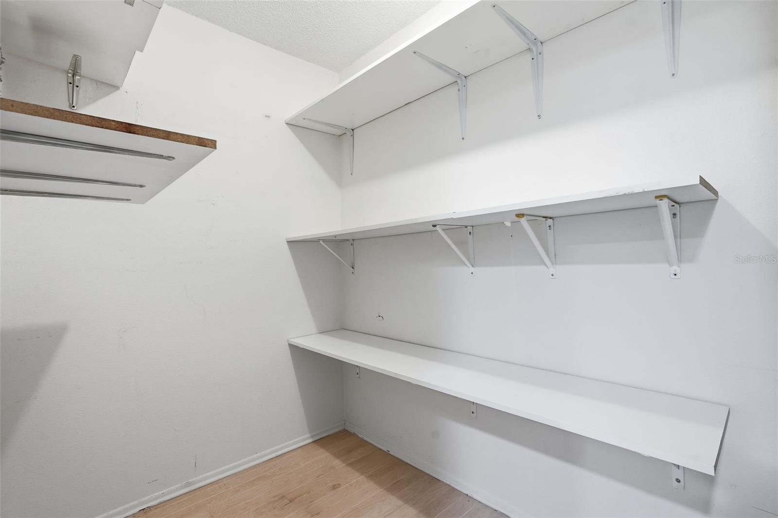 Image 17 of 58 For 6415 Midnight Pass Road 211