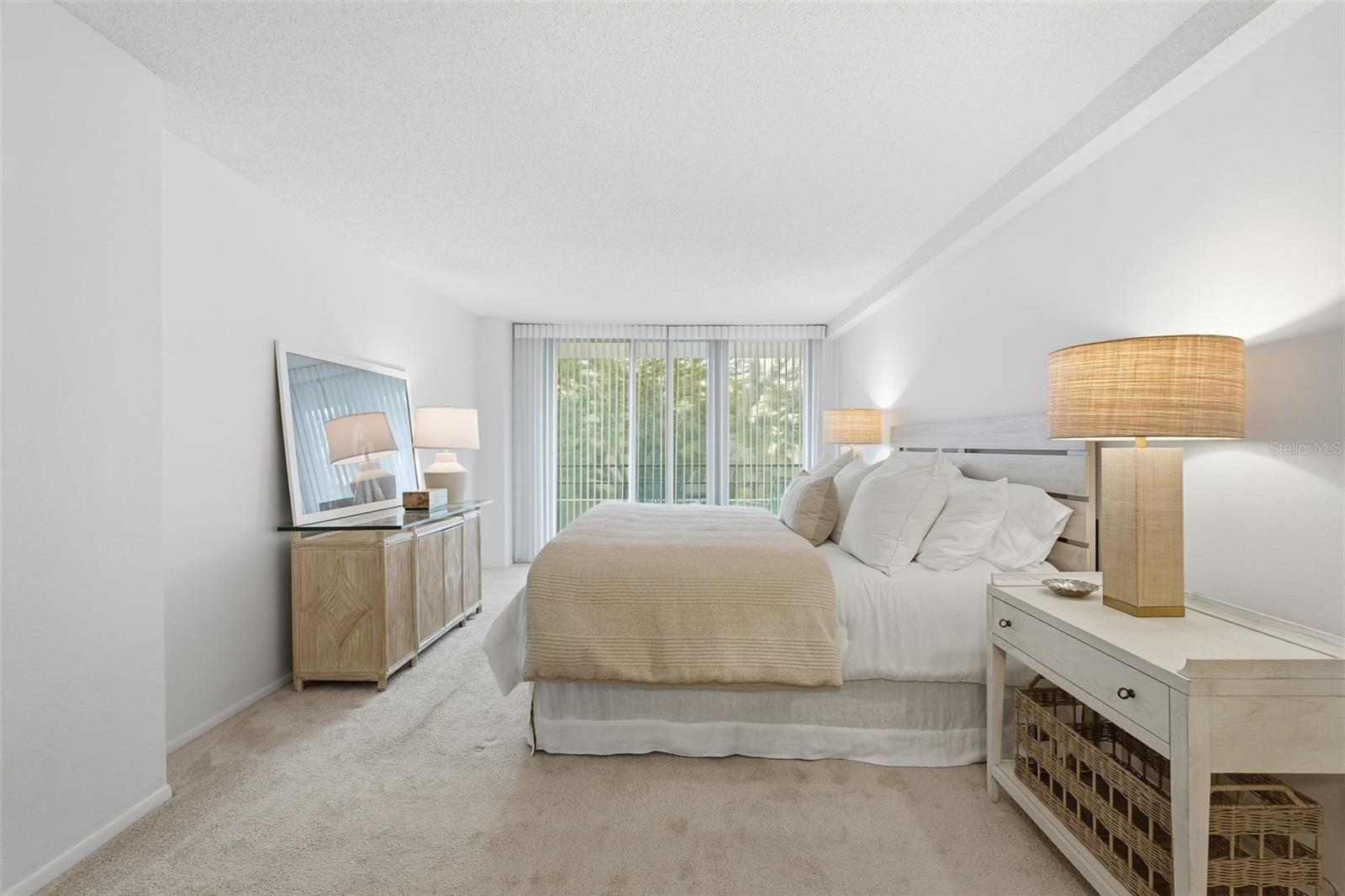 Image 24 of 58 For 6415 Midnight Pass Road 211